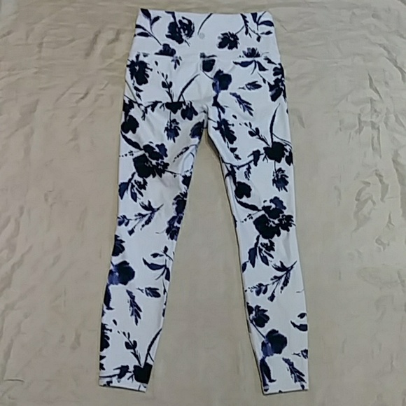 Athleta Water Flower 7/8 Tight Leggings - Picture 6 of 6